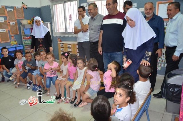 فيديو: الاطفال يعانقون الرئيس عادل بدير في افتتاح العام الدراسي في روضة افاق ودار الارقم